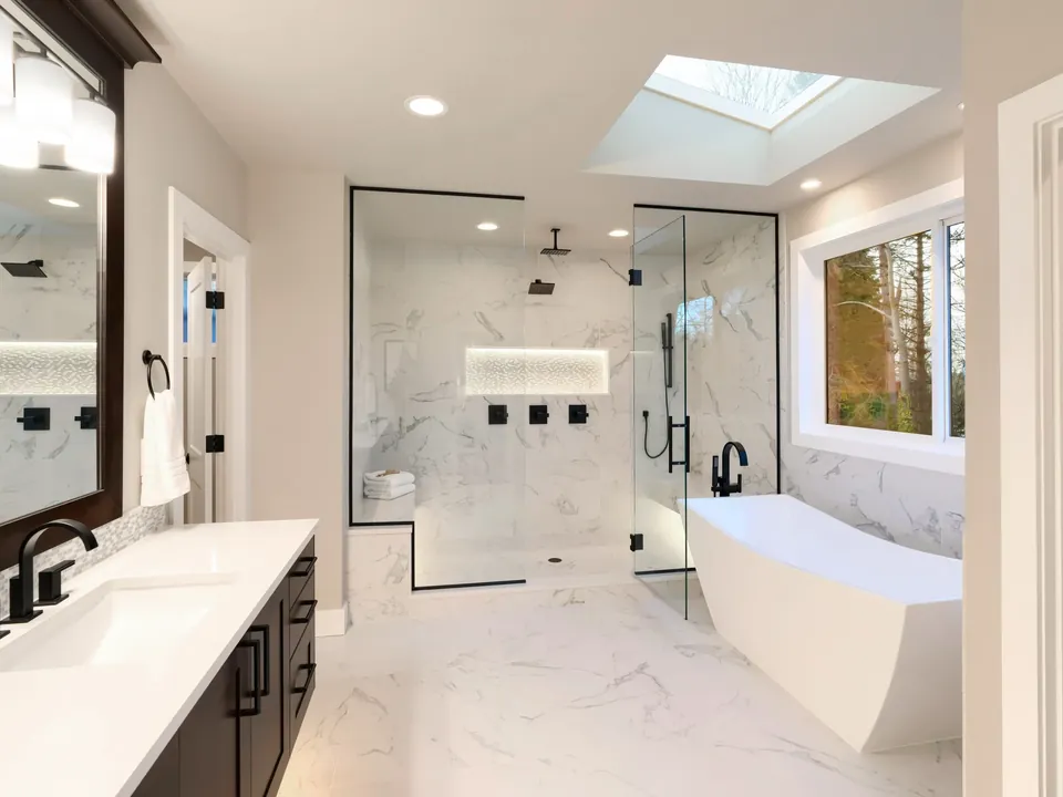 Fully remodelled bathroom by Vista Home Improvement